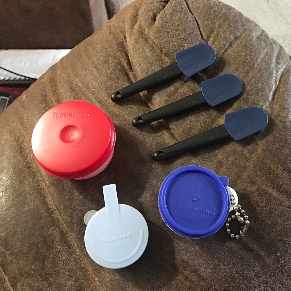 Tupperware magnets/keychain